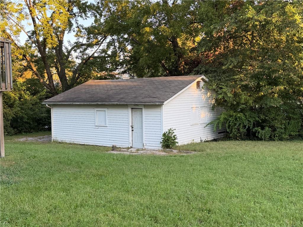 1700 W Walnut Street Property Photo 3