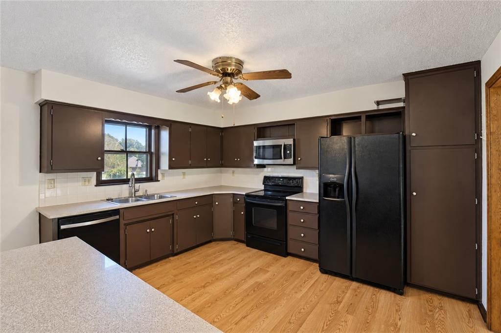 12915 Meadowlark Street Property Photo 12