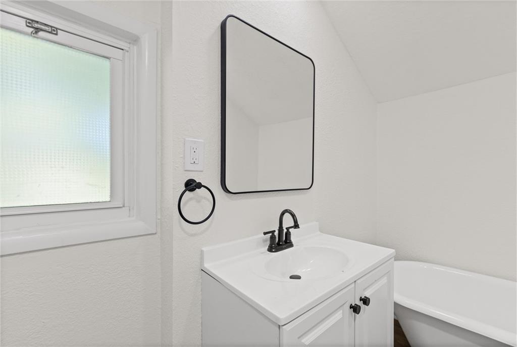 704 N Ann Street Property Photo 22