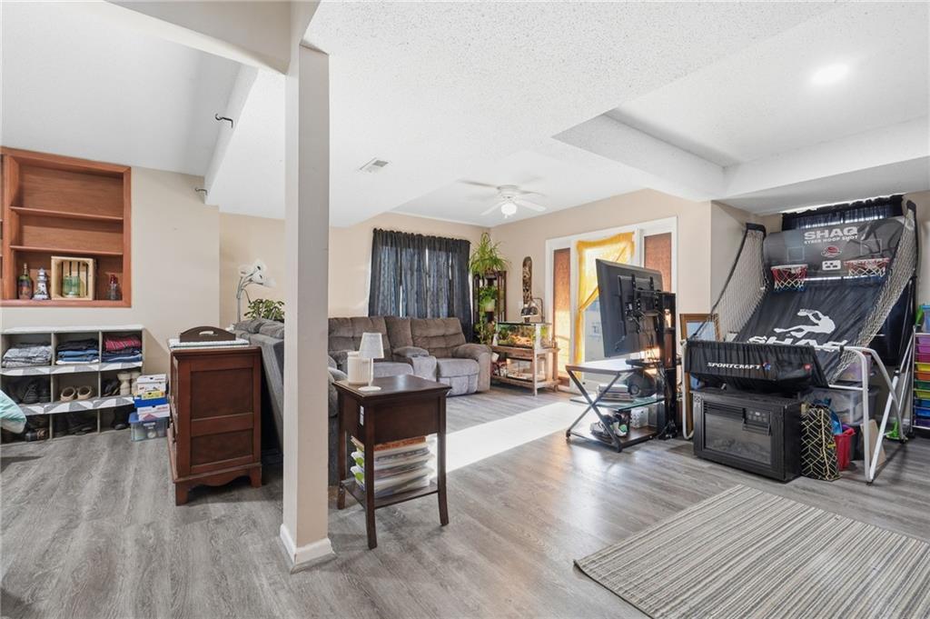 10924 N Marsh Avenue Property Photo 11