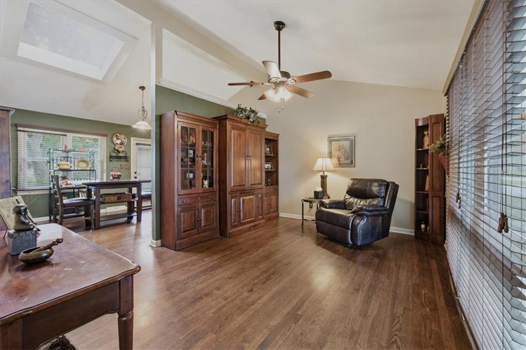 3501 Woodbury Street Property Photo 2
