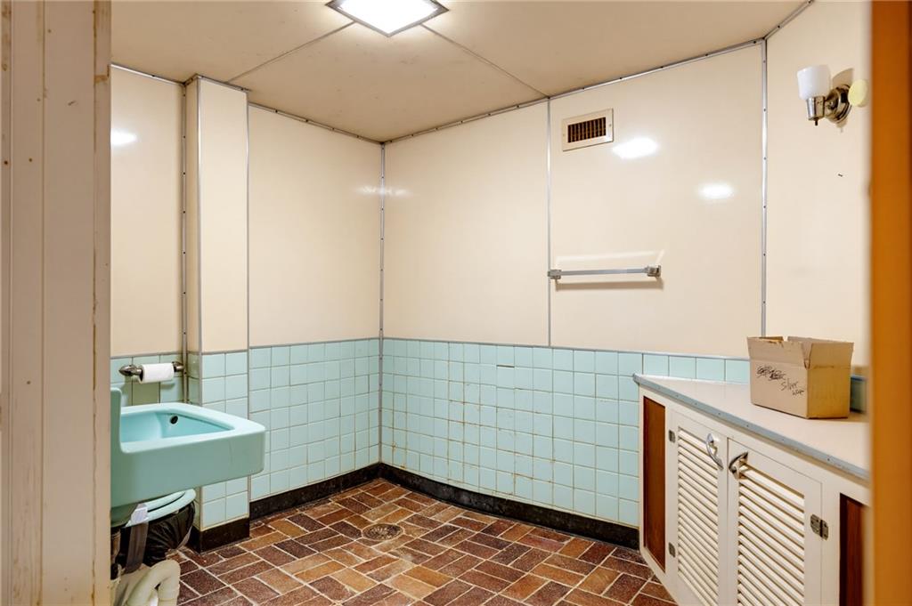 514 E 8th Street Property Photo 51