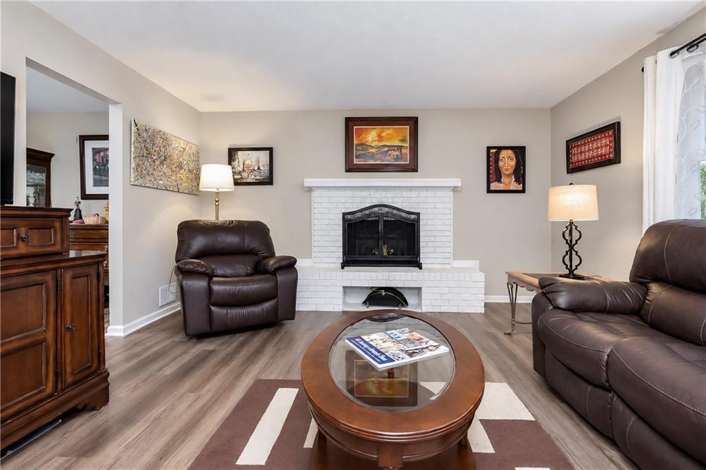 6101 Englewood Avenue Property Photo 4