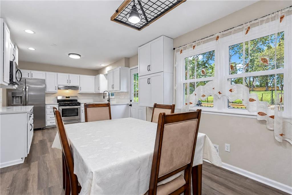 6101 Englewood Avenue Property Photo 11