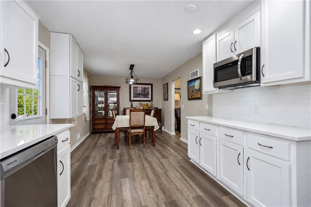6101 Englewood Avenue Property Photo 12