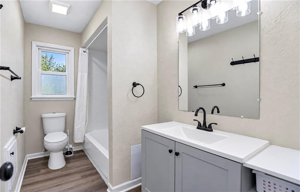 6101 Englewood Avenue Property Photo 18