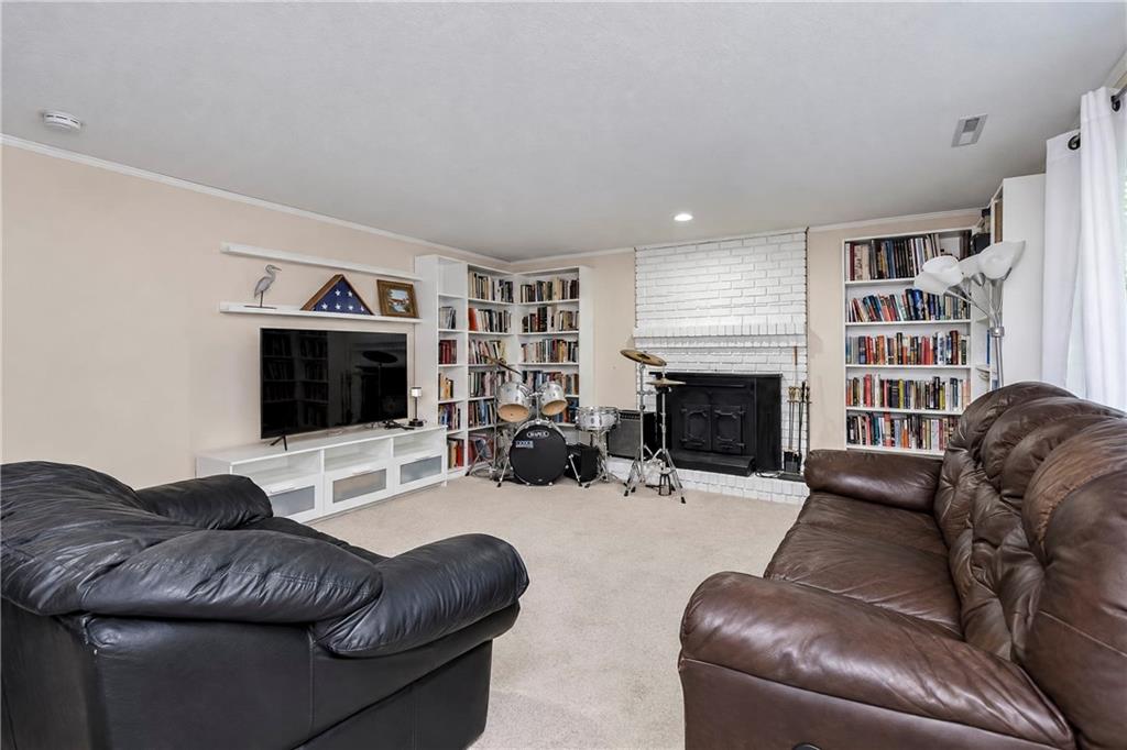 6101 Englewood Avenue Property Photo 20