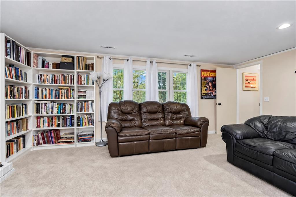6101 Englewood Avenue Property Photo 21