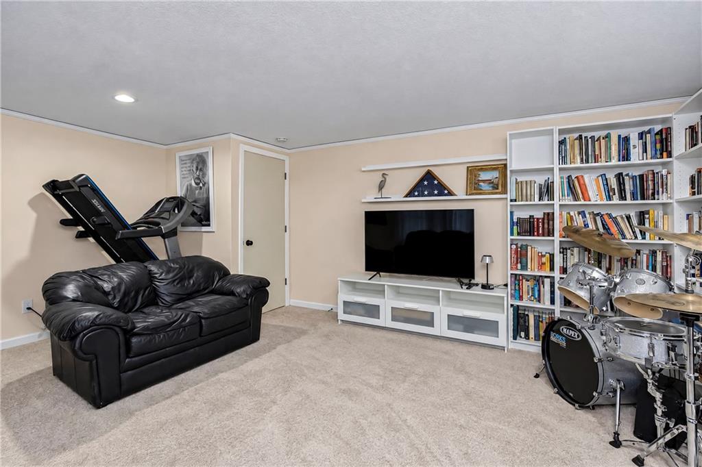 6101 Englewood Avenue Property Photo 22