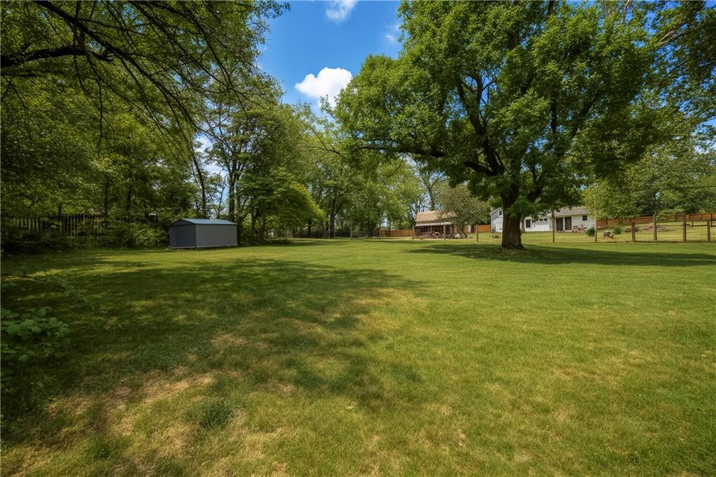 6101 Englewood Avenue Property Photo 25