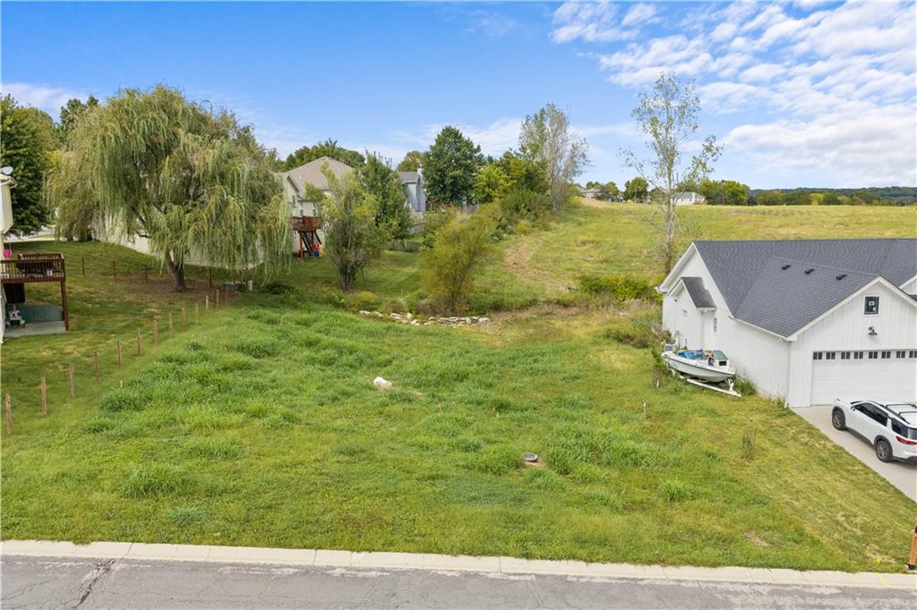 104 E Whispering Hills Boulevard Property Photo 3