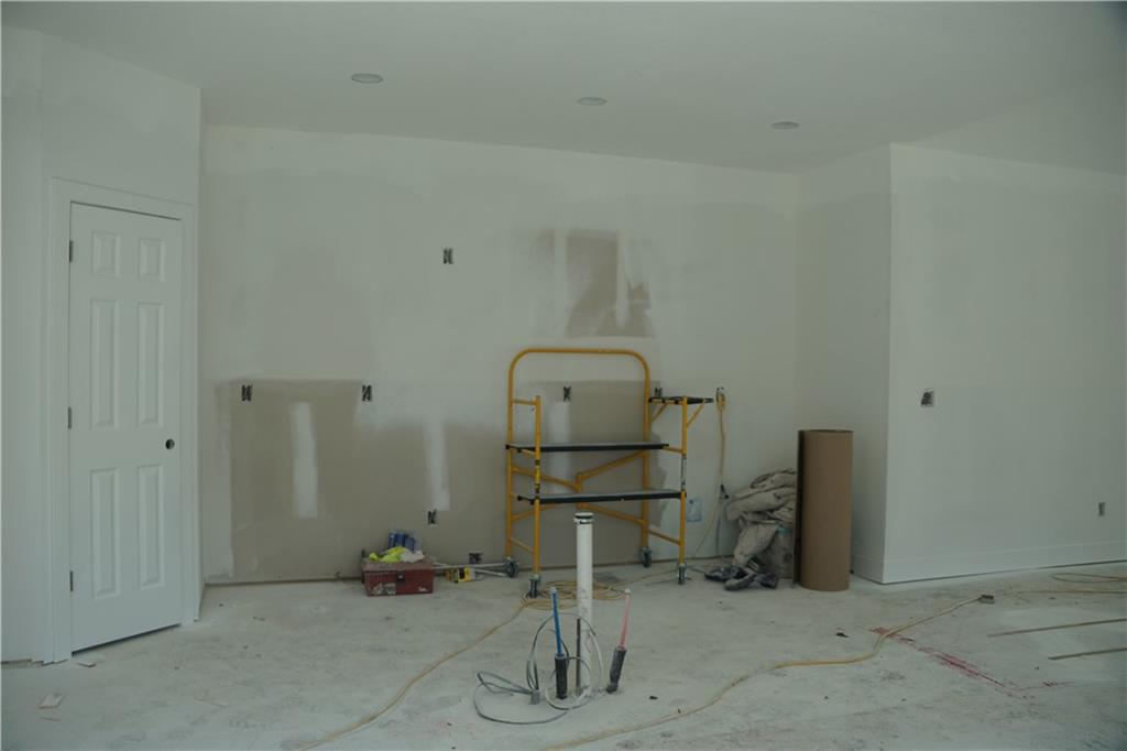 703 N Jefferson Street Property Photo 15