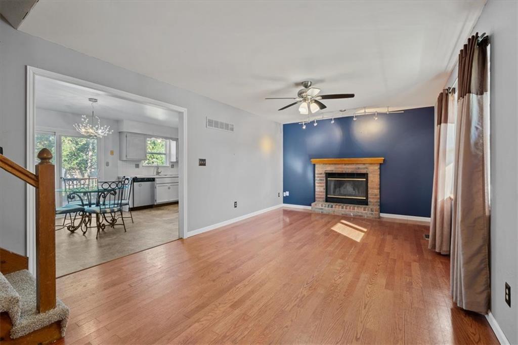 206 Pebblebrook Lane Property Photo 2