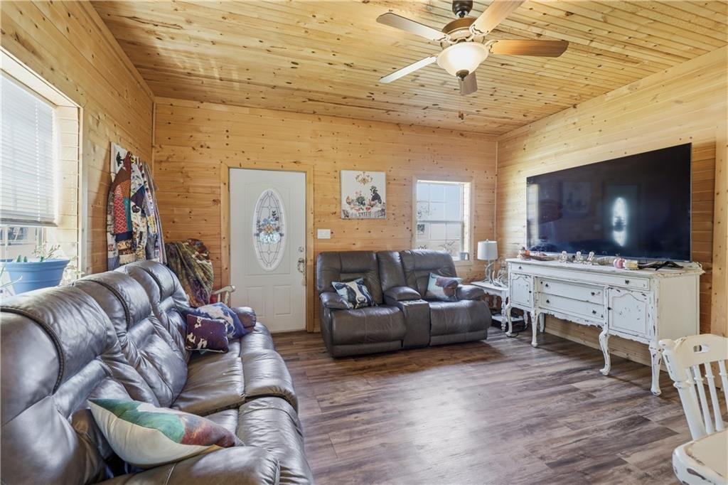 907 12th Street Property Photo 10