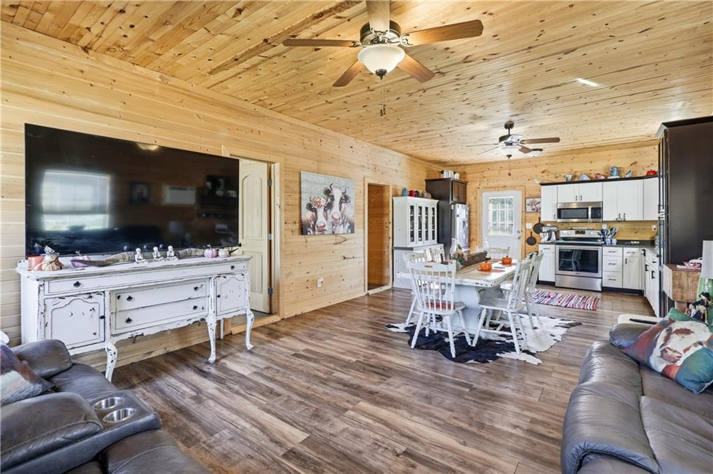 907 12th Street Property Photo 11