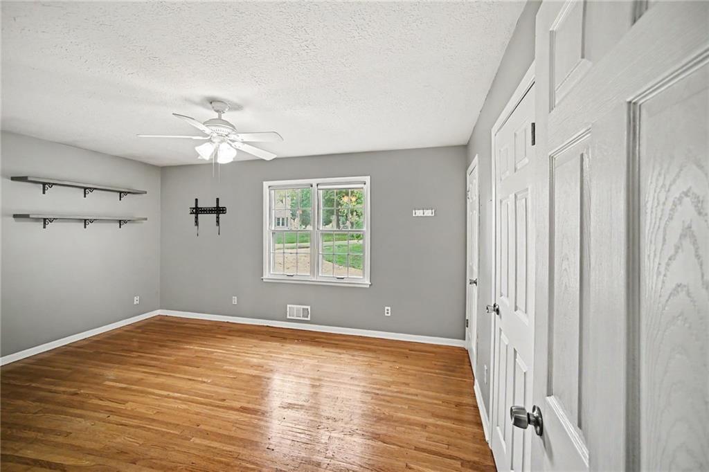 302 Ne Northcrest Drive Property Photo 17