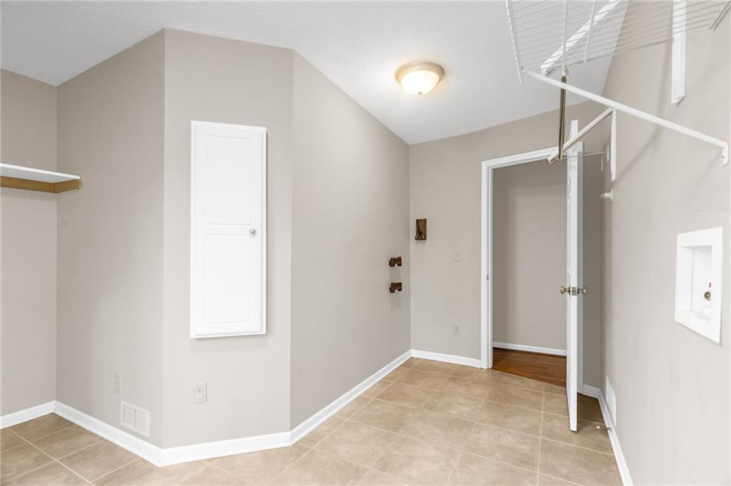 8311 Nw Hillside Drive Property Photo 28