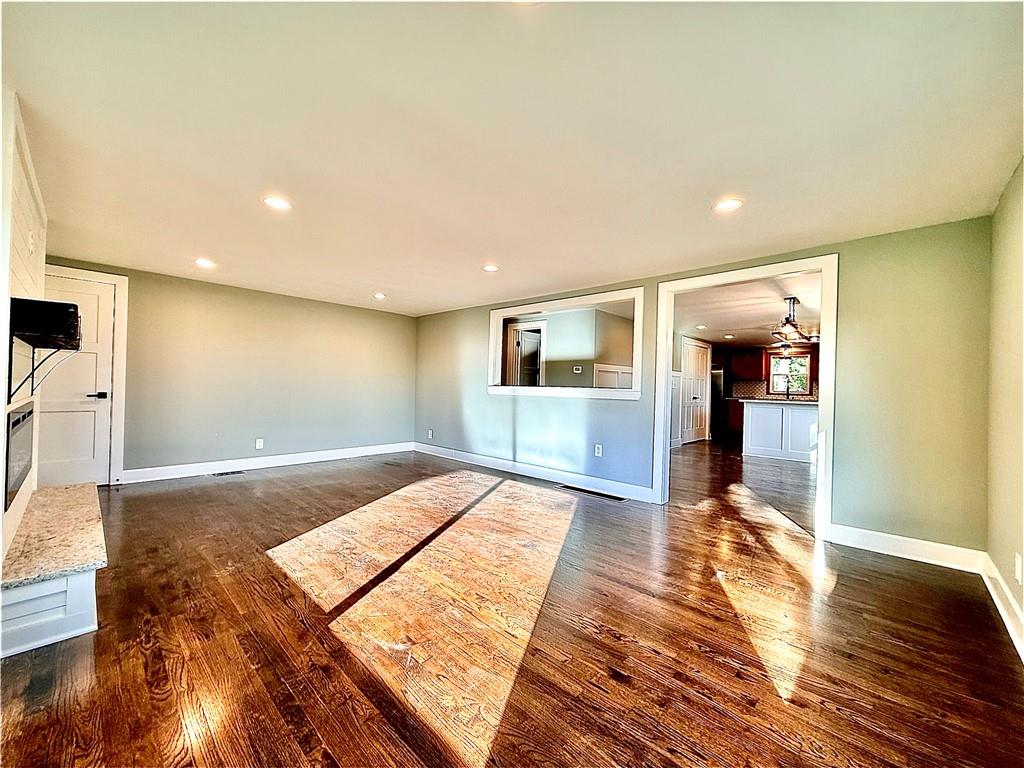 4833 N Winchester Street Property Photo 5