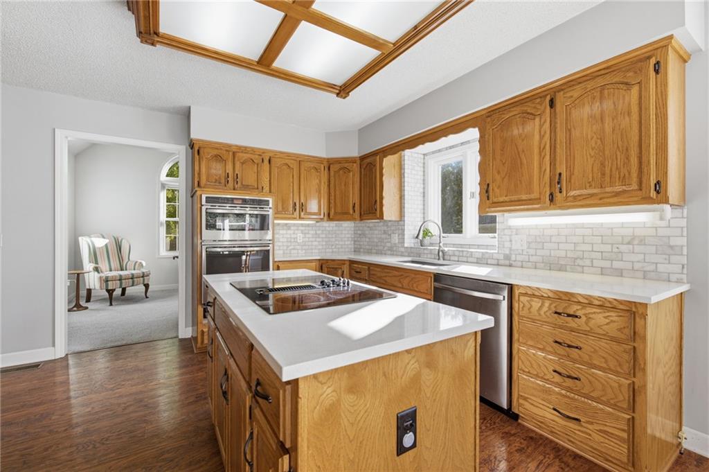 11212 W 115th Street Property Photo 6
