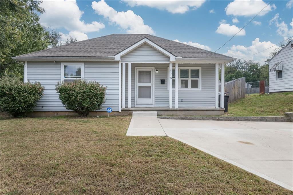 1715 Borden Avenue Property Photo 1