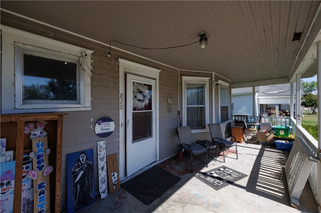 820 W Main Street Property Photo 5