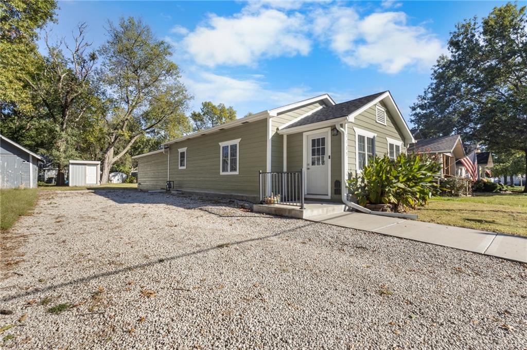 1135 5th Street Property Photo 2