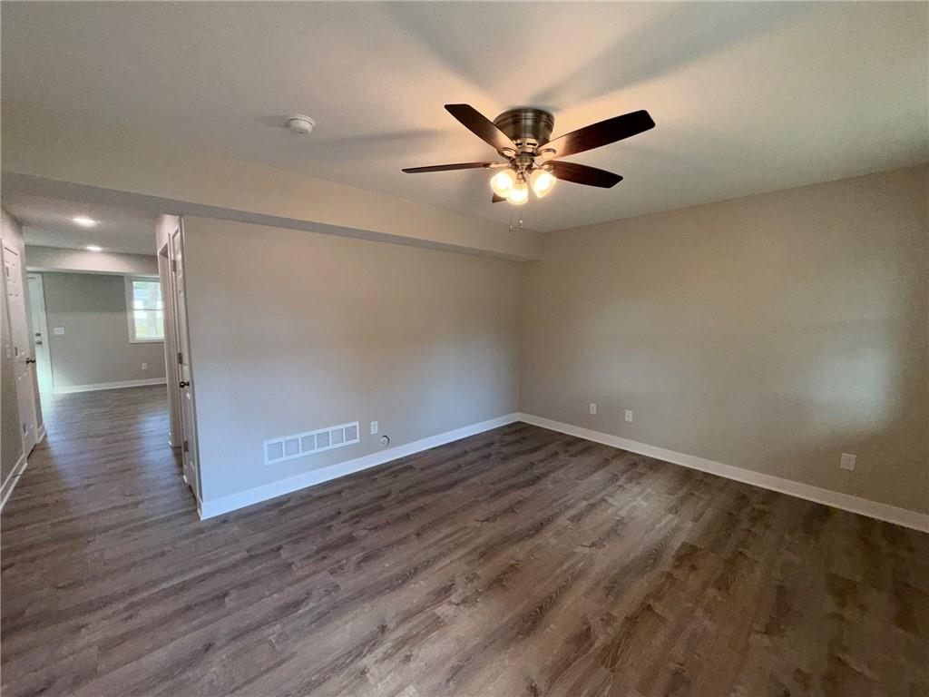 917 W Valley Street Property Photo 8
