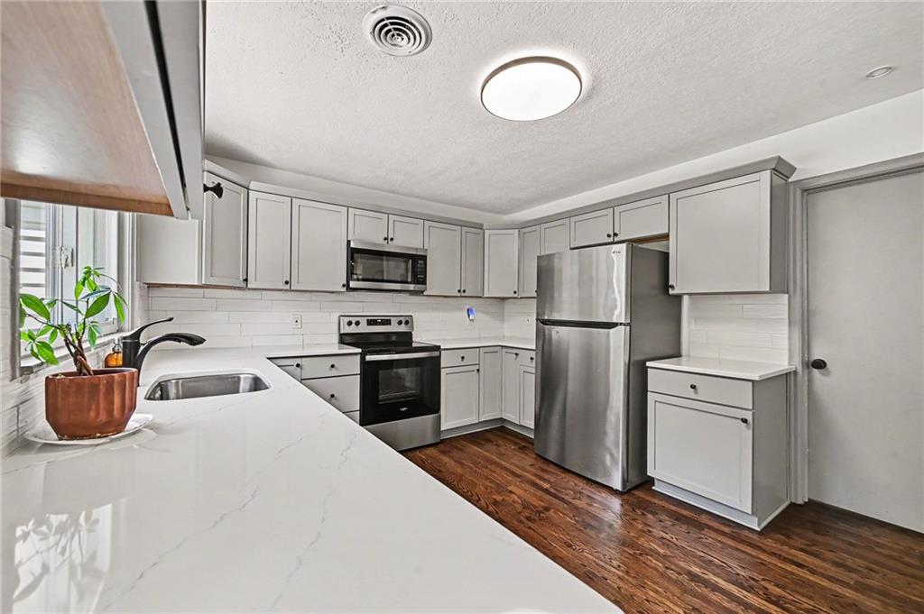 613 E Red Road Property Photo 8