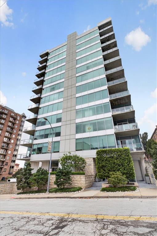 4646 Broadway Street Property Photo