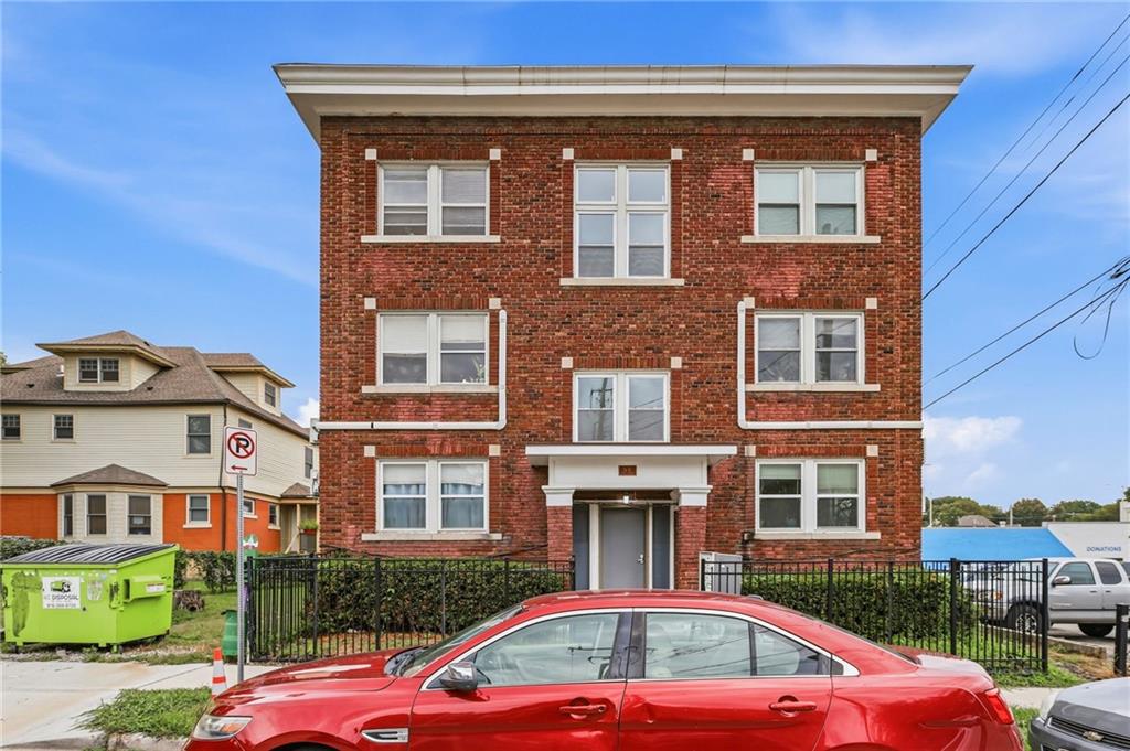 16 W 37th Street Property Photo 1