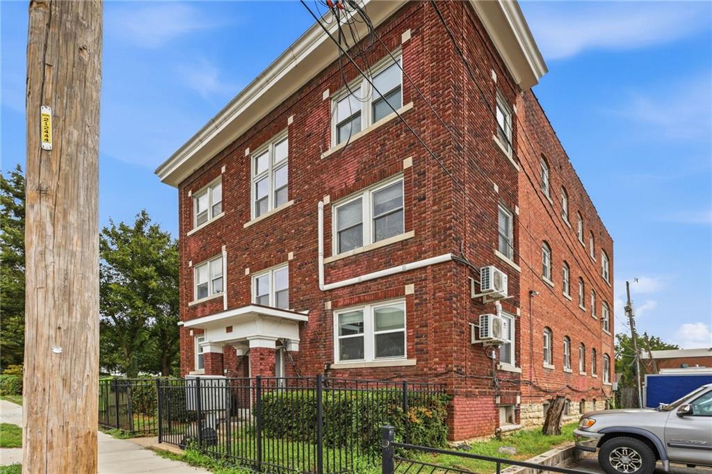 16 W 37th Street Property Photo 3