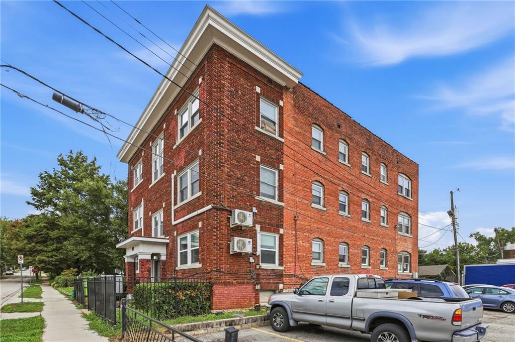 16 W 37th Street Property Photo 4
