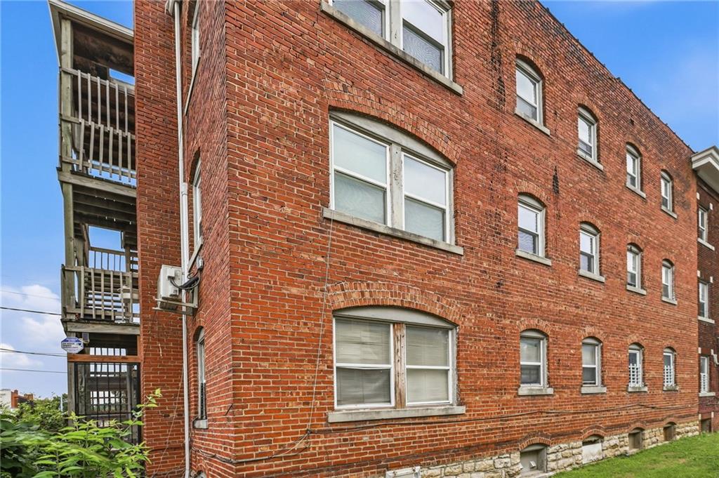 16 W 37th Street Property Photo 9