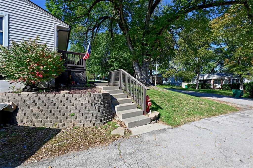 5341 Clark Avenue Property Photo 2