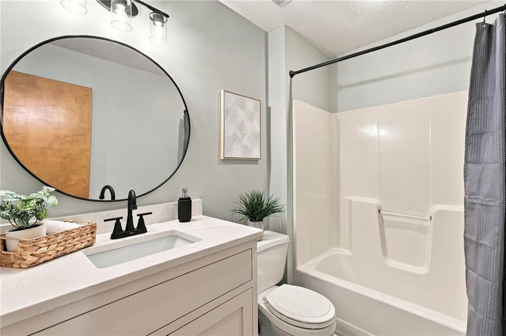 15205 Lamar Avenue Property Photo 12