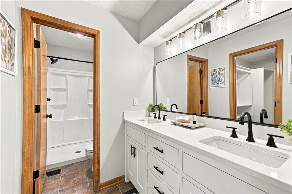 15205 Lamar Avenue Property Photo 15