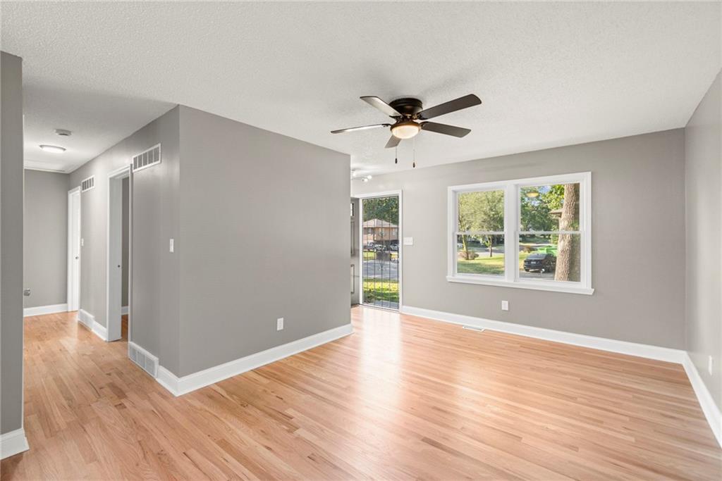 11911 Fremont Avenue Property Photo 8