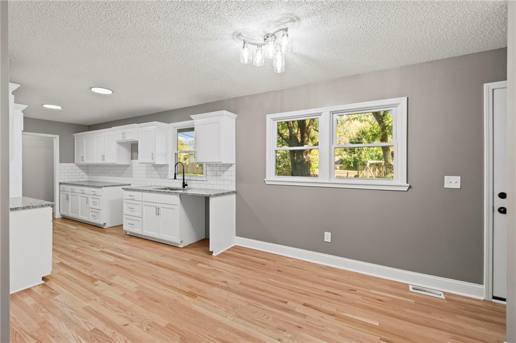 11911 Fremont Avenue Property Photo 9