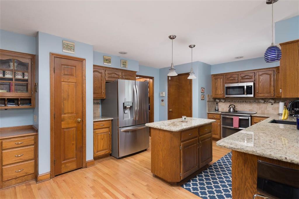 719 White Oak Lane Property Photo 8