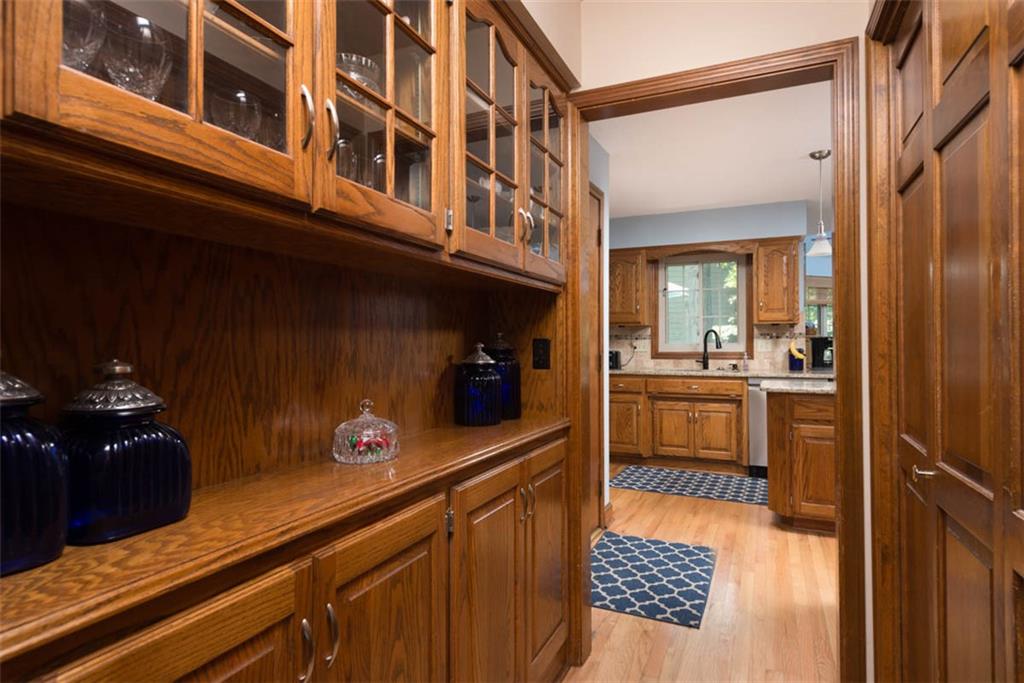 719 White Oak Lane Property Photo 10