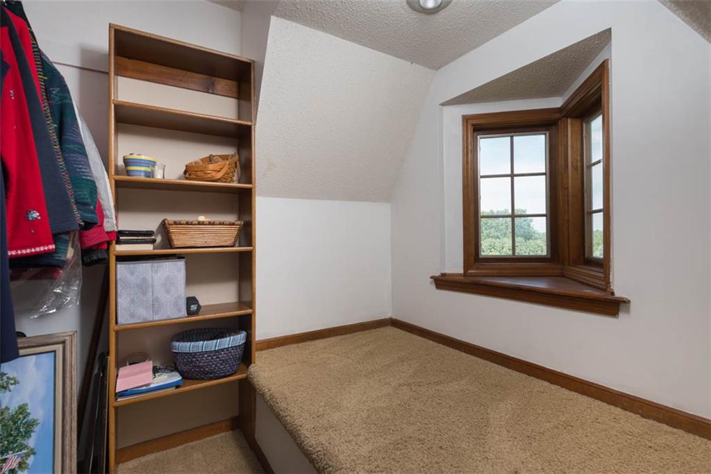 719 White Oak Lane Property Photo 31