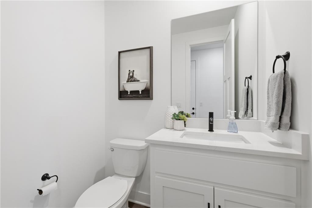 8015 N Sycamore Avenue Property Photo 19