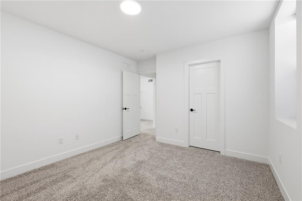 8015 N Sycamore Avenue Property Photo 25