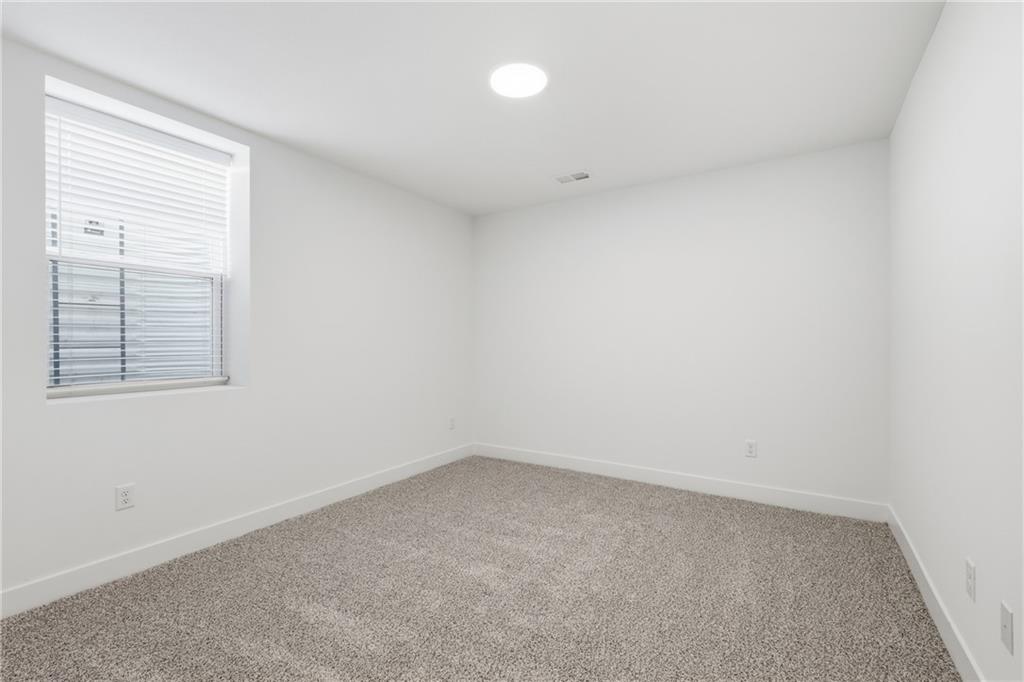 8015 N Sycamore Avenue Property Photo 26