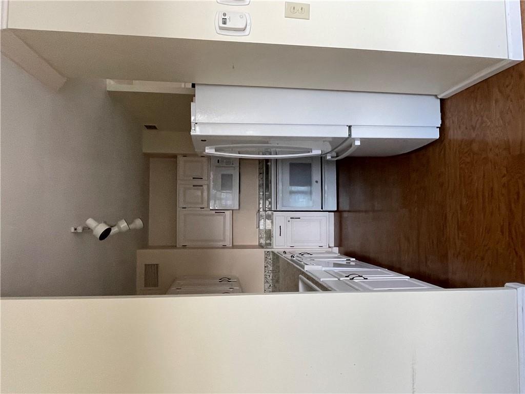 333 W Meyer Boulevard Property Photo 4
