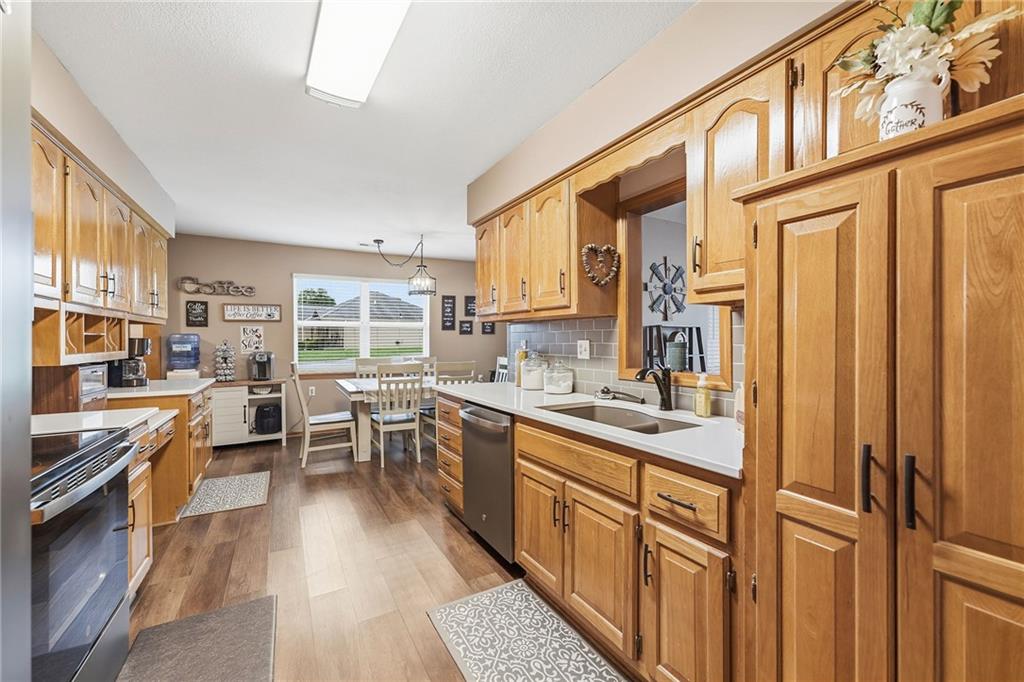 516 Saturn Drive Property Photo 3