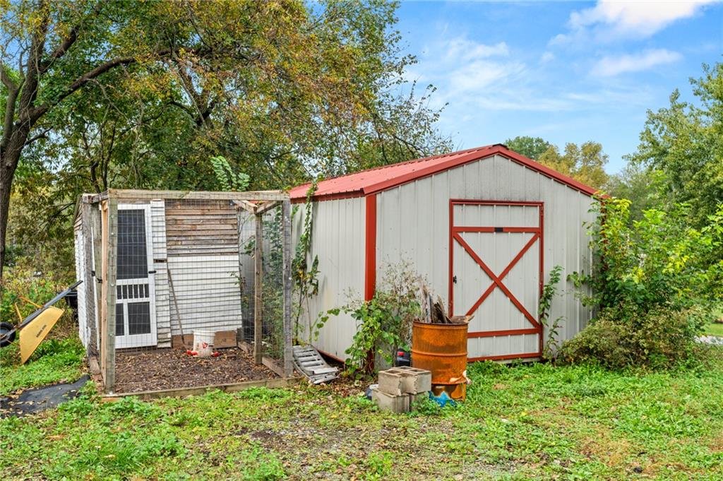 603 W 10th Street Property Photo 18