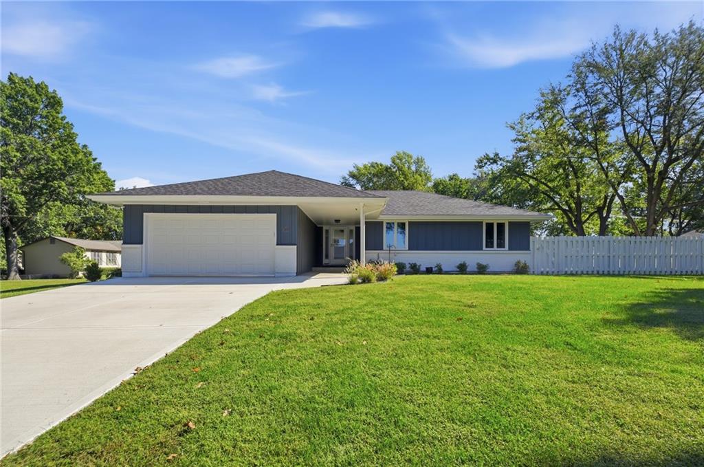 201 Se Westwind Drive Property Photo 1