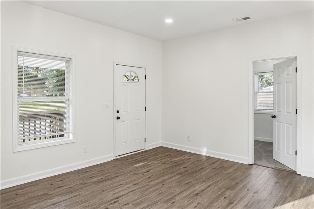 114 W 2nd Street Property Photo 3