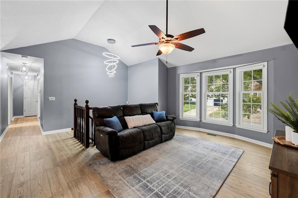 106 S Chambery Drive Property Photo 3